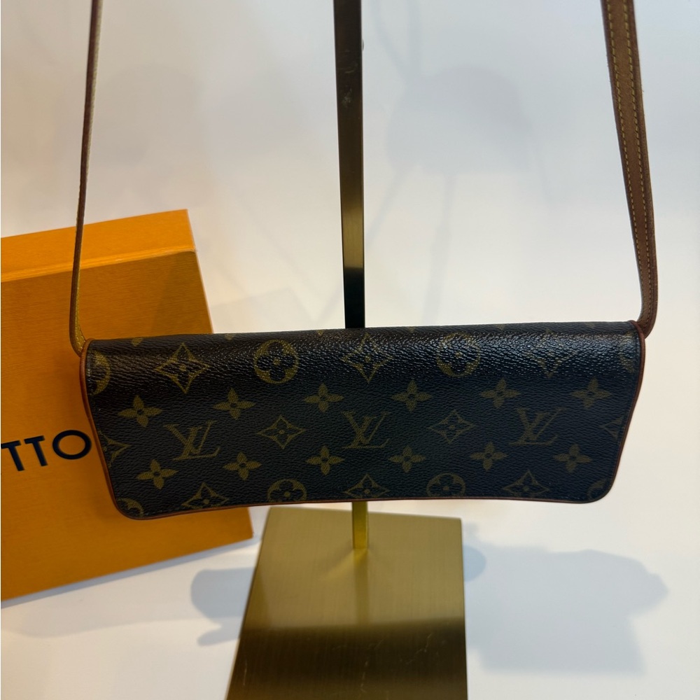 Authentic Louis Vuitton Twin Pochette